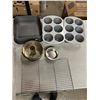 Image 1 : Baking pans