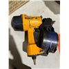 Image 2 : Bostitch nailer