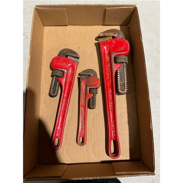 Pipe wrenches