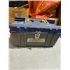 Image 1 : Toolbox and contents