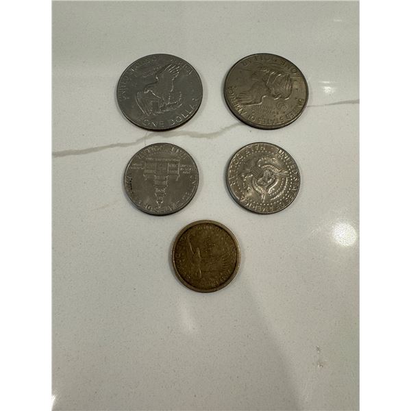 3x U SA $1 coins, 2x half dollars