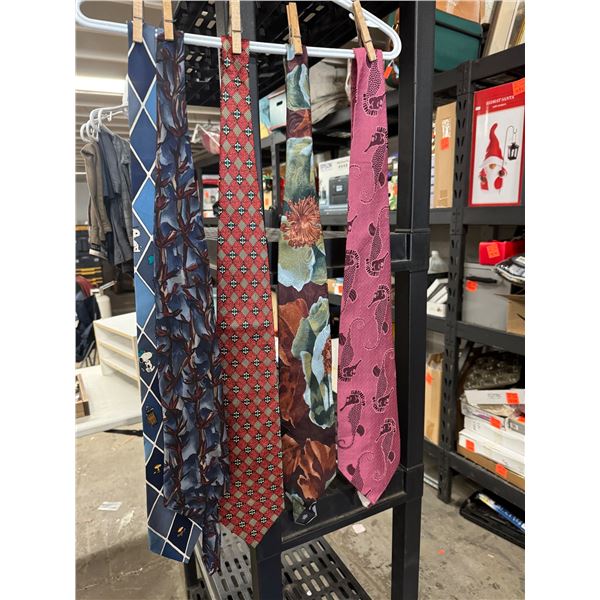 A lot of ties 2 nwt : J Garcia Woodward, Paris international, peanuts