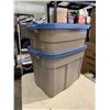 Image 1 : Rubbermaid roughneck totes