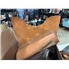 Image 5 : Leather pieces and leather books