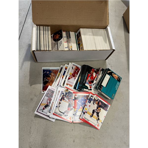 Assorted hockey cards