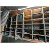Image 1 : LOT: CHAMBRE DU TECHNICIEN (PIECES DES PORTABLES, BRACKETS, VISES, TELEVISEURS DE QUALITE INCONNU, C