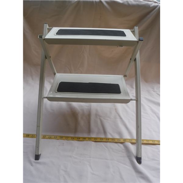 2 Step Folding Step Ladder