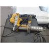 Image 1 : Dewalt 20 Volt Max Grease Gun
