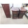 Image 1 : 3 Brown Stands