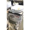 Image 2 : 2 TOILET SEAT RAISERS WITH LID-2"
