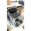 Image 2 : 3-IN-1 ALUMINUM TRANSPORT, COMMODE AND SHOWER WHEELCHAIR (HEAVY DUTY) SM07LF-18