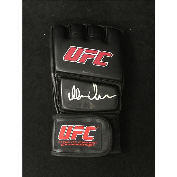 OLIVER AUBIN SIGNED UFC FIGHT GLOVE (GCG HOLO)