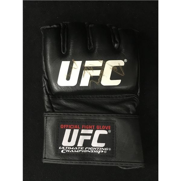 RAPHAEL DOS SANJOS SIGNED UFC FIGHT GLOVE (GCG HOLO)