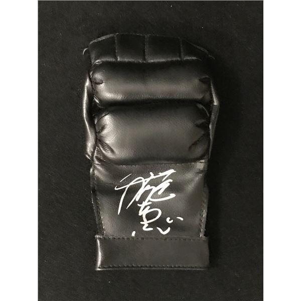 KAZUSHI SAKURABO SIGNED UFC FIGHT GLOVE (GCG HOLO)