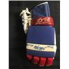 Image 2 : HENRI RICHARD SIGNED AND INSCRIBED HOCKEY GLOVE WITH COA