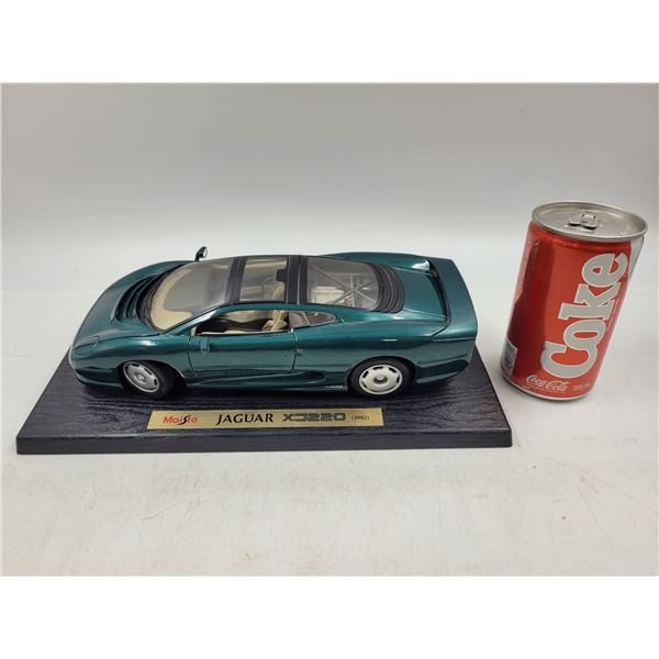 Maisto Jaguar XJ220 Special Edition 1:18 Diecast Car