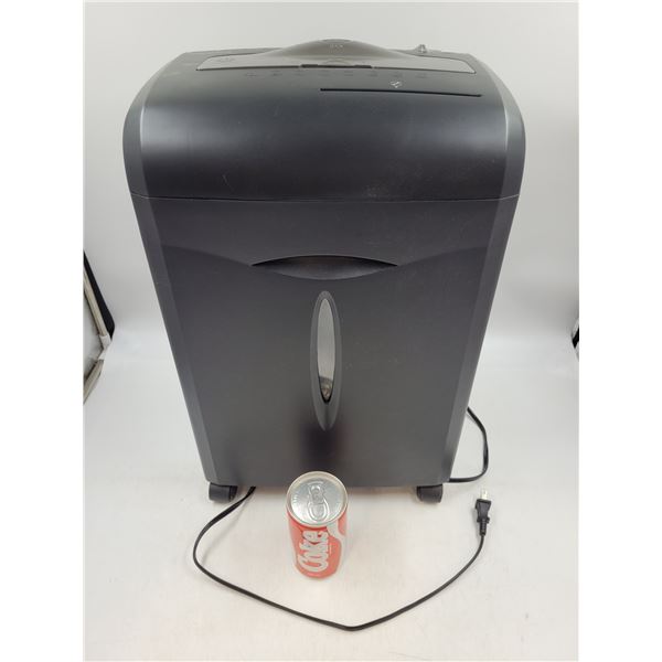 Insignia Paper Shedder
