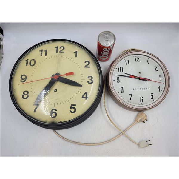 2 Wall Clocks