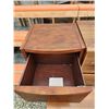 Image 2 : 502-- TWO FILING CABINETS AND 1 SMALL TABLE