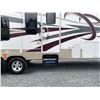 Image 16 : 0C --  2009 QUANTAM BY FLEETWOOD 5TH WHEEL 38FT WHITE/BURGUNDY