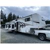 Image 17 : 0C --  2009 QUANTAM BY FLEETWOOD 5TH WHEEL 38FT WHITE/BURGUNDY