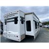 Image 18 : 0C --  2009 QUANTAM BY FLEETWOOD 5TH WHEEL 38FT WHITE/BURGUNDY