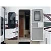 Image 23 : 0C --  2009 QUANTAM BY FLEETWOOD 5TH WHEEL 38FT WHITE/BURGUNDY