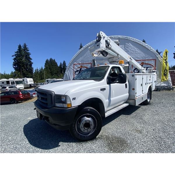 0G --  2002 FORD F-550 SUPER DUTY BUCKET TRUCK WHITE 36,917 KMS