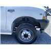 Image 21 : 0G --  2002 FORD F-550 SUPER DUTY BUCKET TRUCK WHITE 36,917 KMS