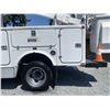 Image 25 : 0G --  2002 FORD F-550 SUPER DUTY BUCKET TRUCK WHITE 36,917 KMS