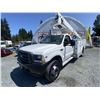 Image 3 : 0G --  2002 FORD F-550 SUPER DUTY BUCKET TRUCK WHITE 36,917 KMS