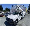 Image 4 : 0G --  2002 FORD F-550 SUPER DUTY BUCKET TRUCK WHITE 36,917 KMS
