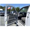 Image 57 : 0G --  2002 FORD F-550 SUPER DUTY BUCKET TRUCK WHITE 36,917 KMS