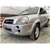 Image 2 : A11 --  2006 HYUNDAI TUCSON SILVER 307855 KMS