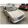 Image 10 : A12D --  1999 MERCEDES E320 GOLD 179603 KMS