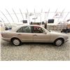 Image 11 : A12D --  1999 MERCEDES E320 GOLD 179603 KMS