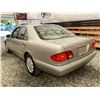 Image 21 : A12D --  1999 MERCEDES E320 GOLD 179603 KMS