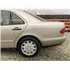 Image 25 : A12D --  1999 MERCEDES E320 GOLD 179603 KMS