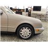Image 29 : A12D --  1999 MERCEDES E320 GOLD 179603 KMS