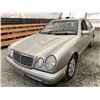 Image 3 : A12D --  1999 MERCEDES E320 GOLD 179603 KMS