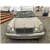 Image 6 : A12D --  1999 MERCEDES E320 GOLD 179603 KMS