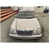 Image 7 : A12D --  1999 MERCEDES E320 GOLD 179603 KMS