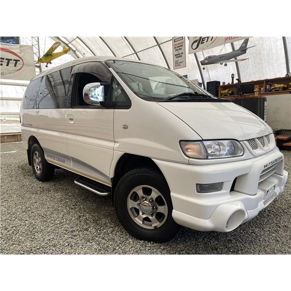 C6D --  2005 MITSUBISHI DELICA WHITE 142799 KMS