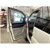 Image 38 : C6D --  2005 MITSUBISHI DELICA WHITE 142799 KMS