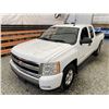 Image 4 : F6A --  2008 CHEVROLET SILVERADO LT 4X4 WHITE 256684 KMS