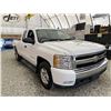 Image 9 : F6A --  2008 CHEVROLET SILVERADO LT 4X4 WHITE 256684 KMS