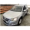 Image 4 : B5 --  2010 VOLKSWAGEN TIGUAN SILVER 141344 KMS