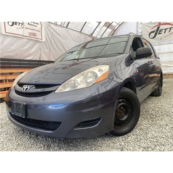 A12K --  2008 TOYOTA SIENNA CE GREY 344127 KMS