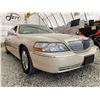 Image 8 : A1 --  2003 LINCOLN TOWN CAR WHITE 170191 KMS "NO RESERVE"