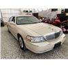 Image 9 : A1 --  2003 LINCOLN TOWN CAR WHITE 170191 KMS "NO RESERVE"